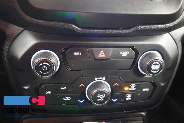 Used 2020 Jeep Renegade Latitude w/ Cold Weather Group FWD image 18