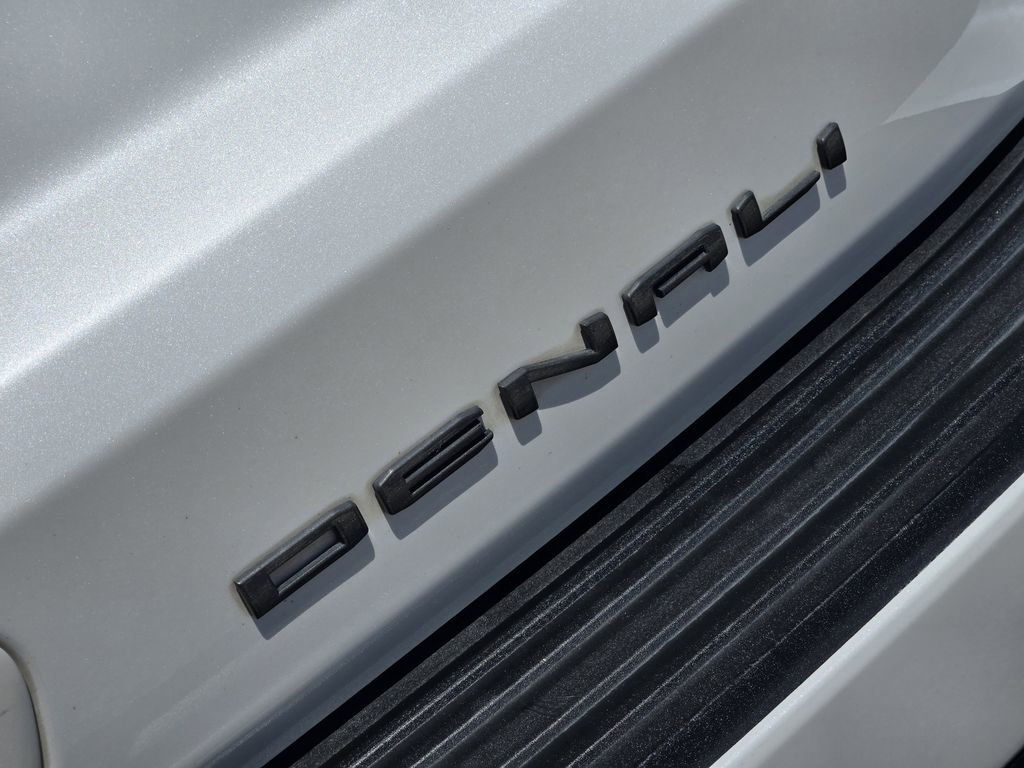 Used 2021 GMC Yukon Denali w/ Denali Premium Package AWD/4WD image 8