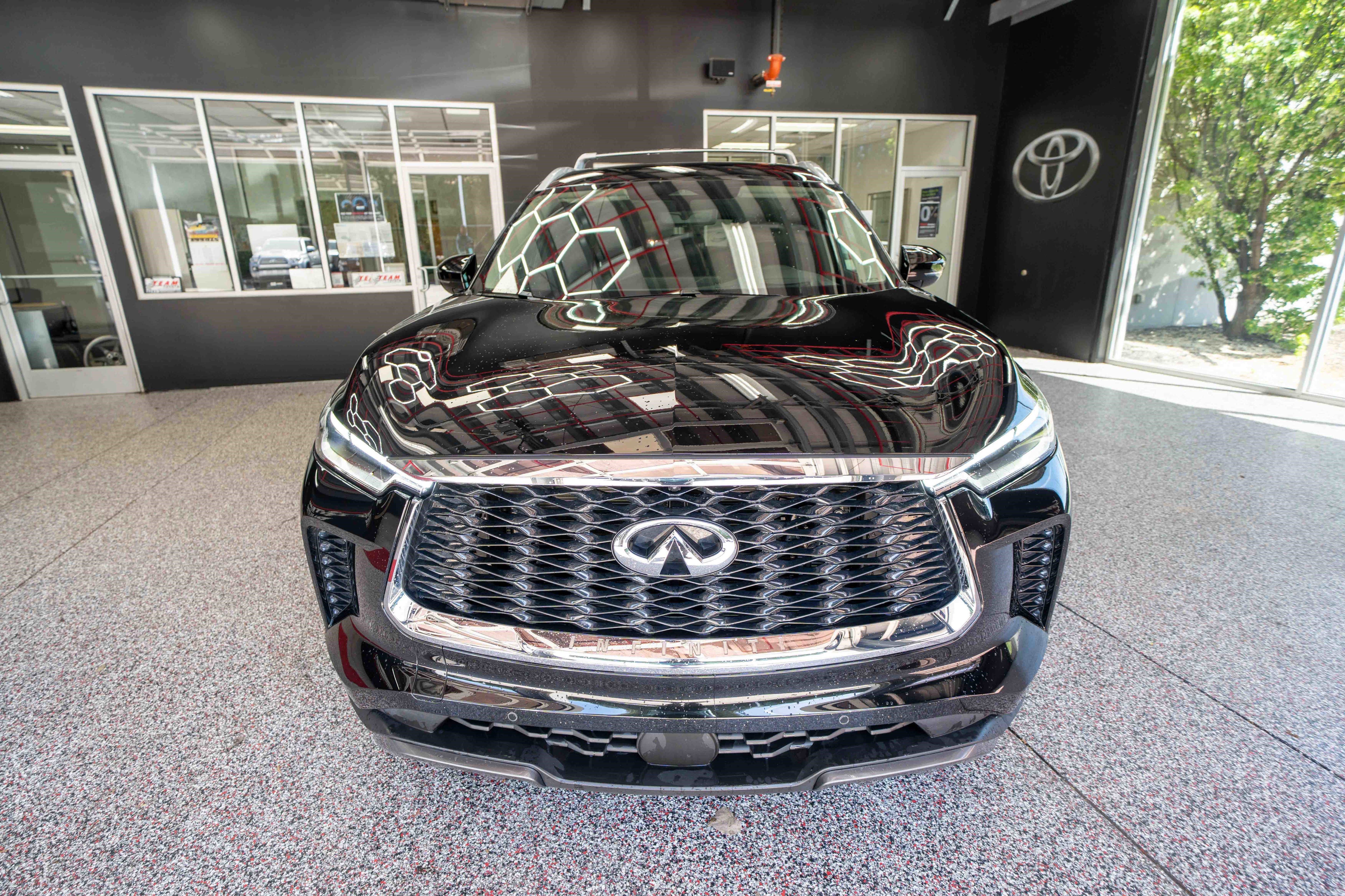 Used 2025 INFINITI QX60 Sensory w/ Vision Package image 6