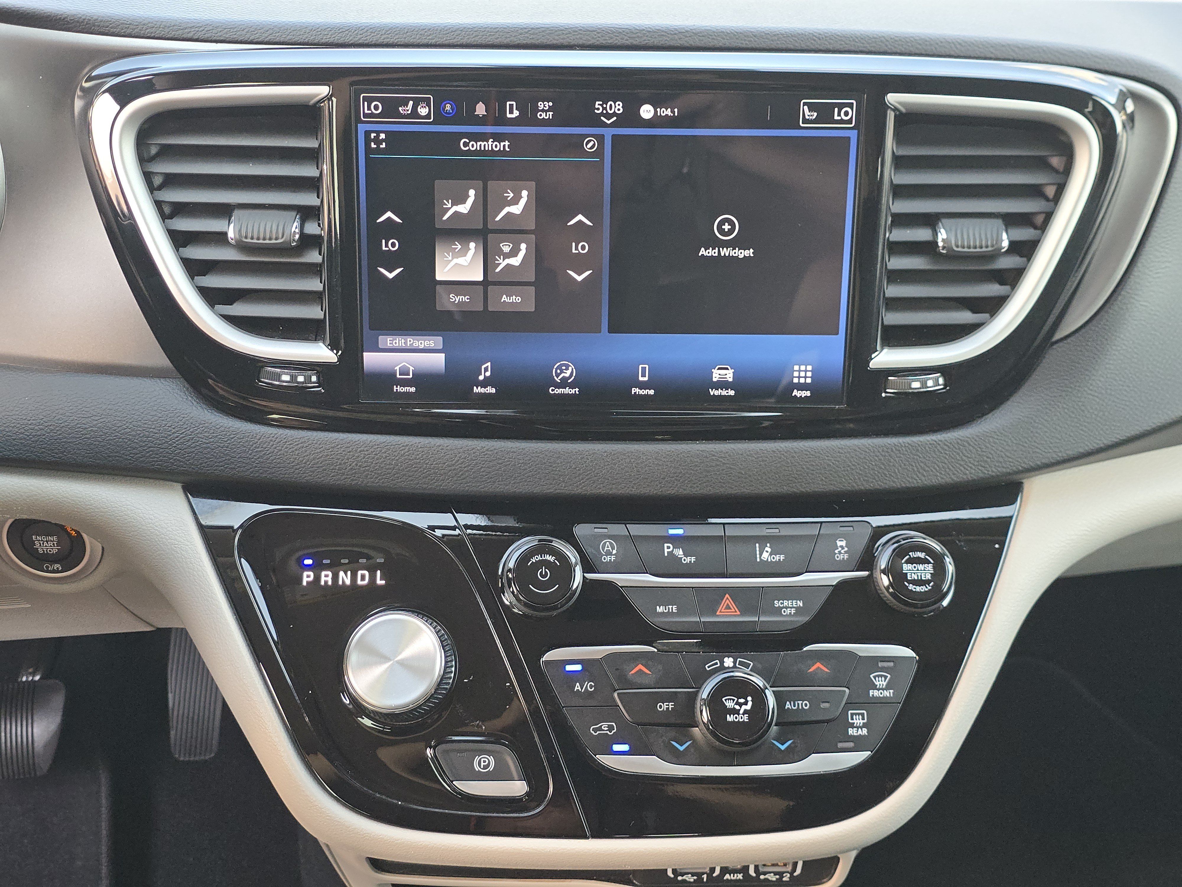 Used 2024 Chrysler Pacifica Touring-L FWD image 23