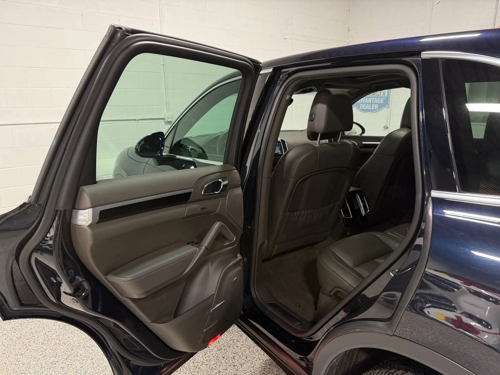 Used 2016 Porsche Cayenne image 40