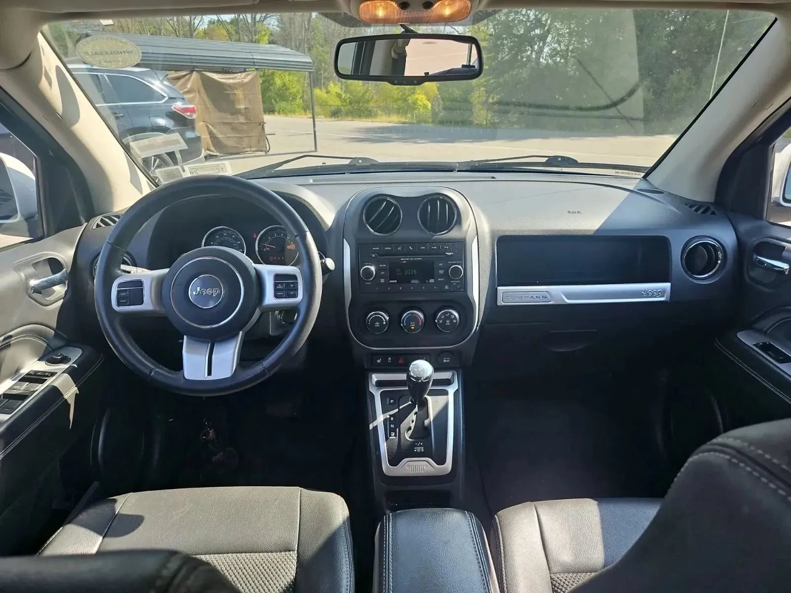 Used 2015 Jeep Compass Latitude AWD/4WD image 12