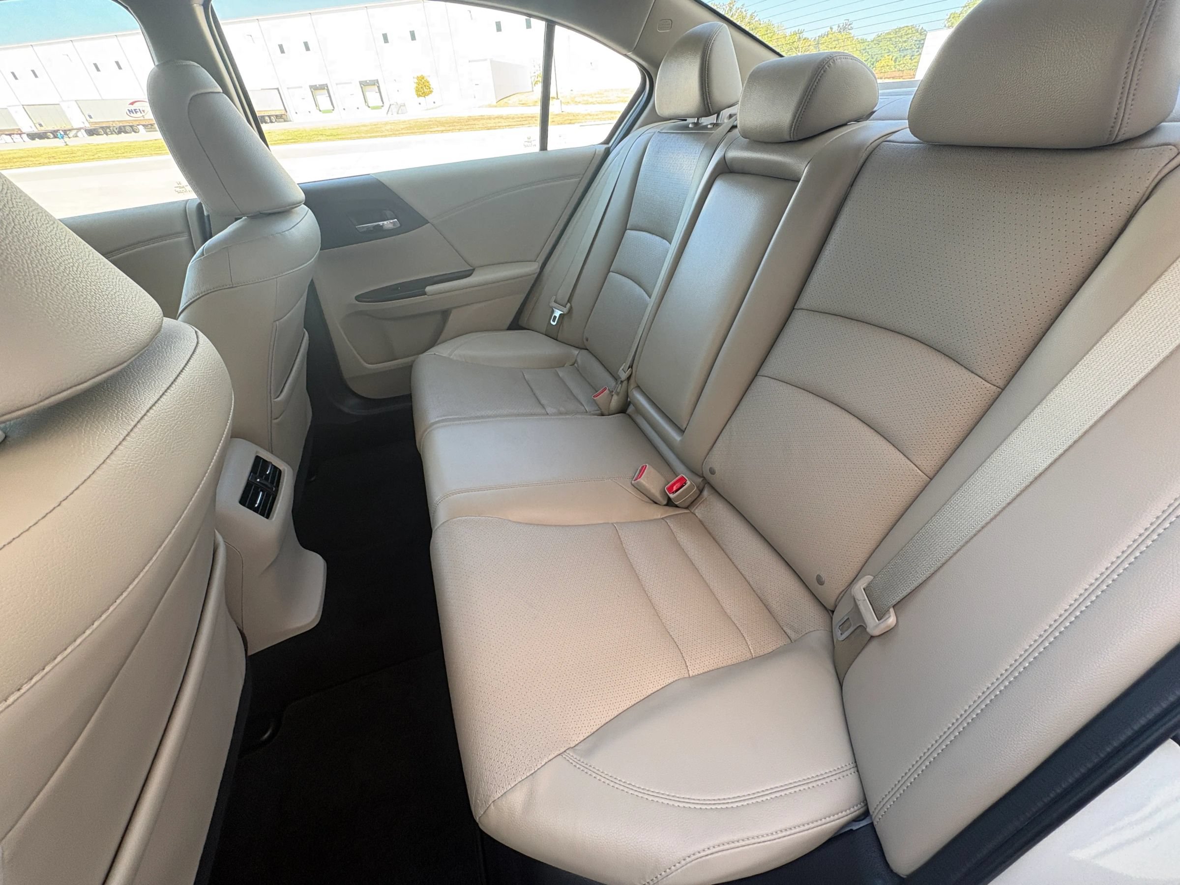 Used 2017 Honda Accord EX-L image 37