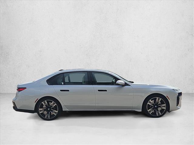 Used 2025 BMW 760i xDrive w/ Executive Package AWD/4WD image 4