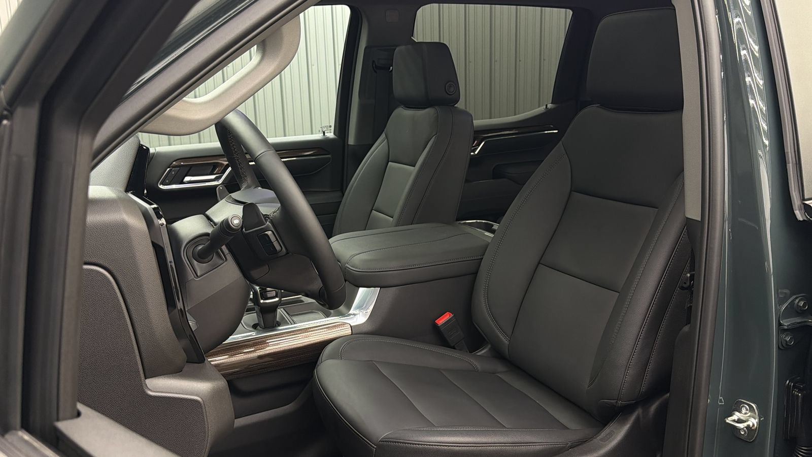 Used 2026 Chevrolet Silverado 1500 LT Trail Boss w/ LT Trail Boss Premium Package AWD/4WD image 33