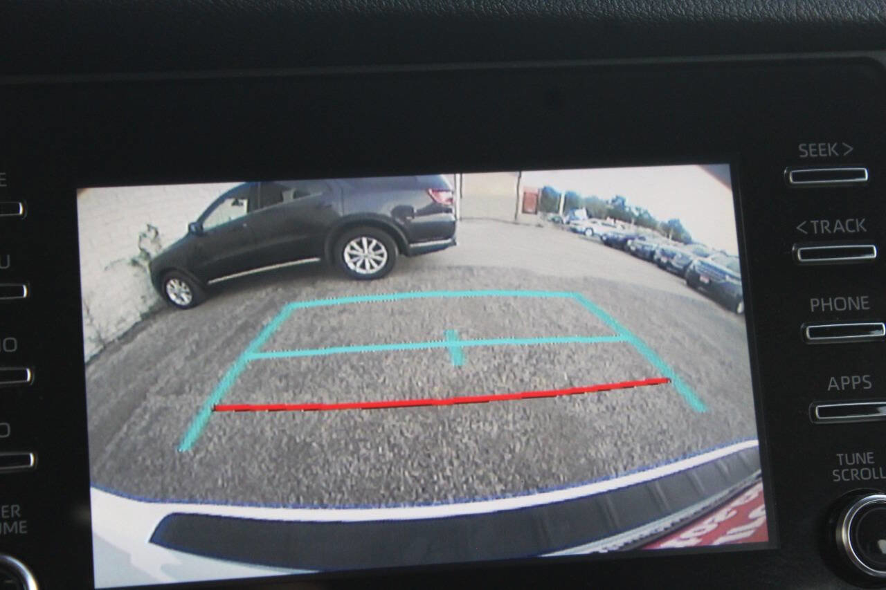 Used 2018 Toyota Sienna L image 21