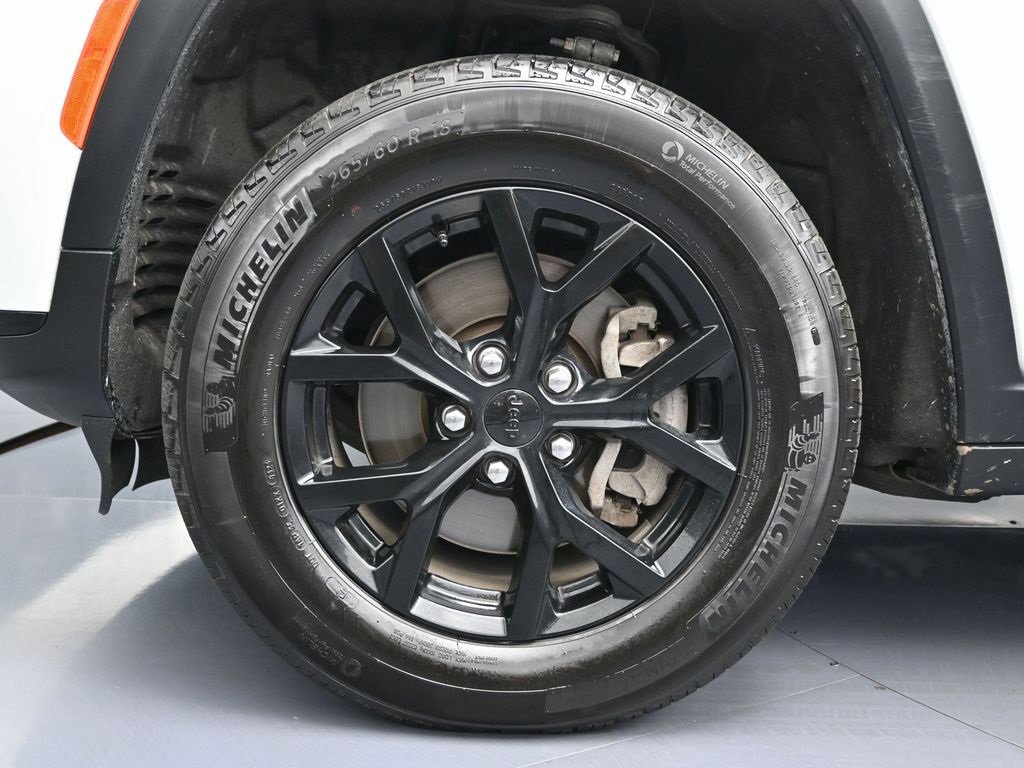 Used 2024 Jeep Grand Cherokee L Laredo image 9