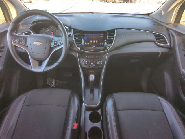 Used 2021 Chevrolet Trax LT w/ Midnight Edition FWD image 16