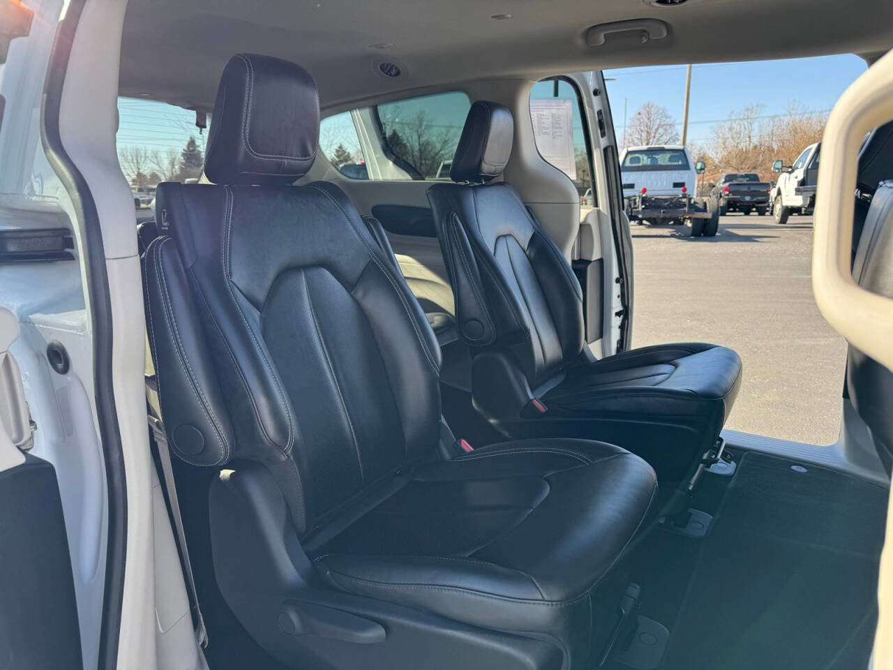 Used 2024 Chrysler Pacifica Limited image 38