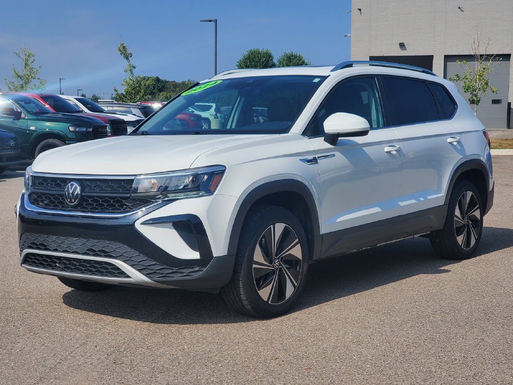 Used 2024 Volkswagen Taos SE AWD/4WD image 2