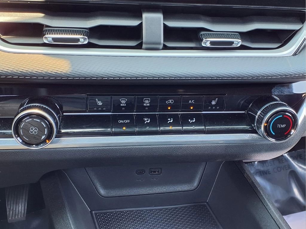 Used 2026 Chevrolet Equinox LT AWD/4WD image 12
