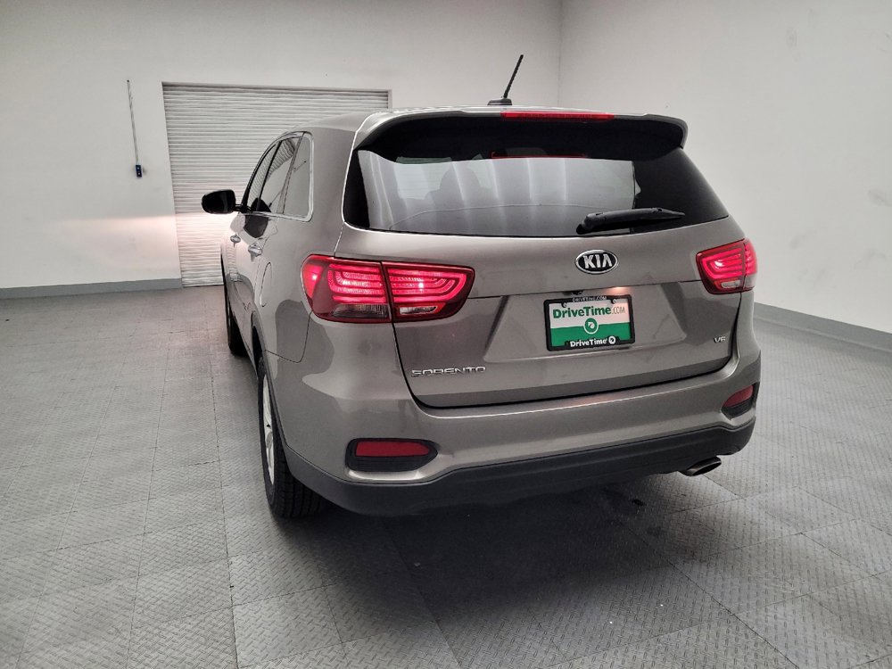 Used 2019 Kia Sorento LX image 6