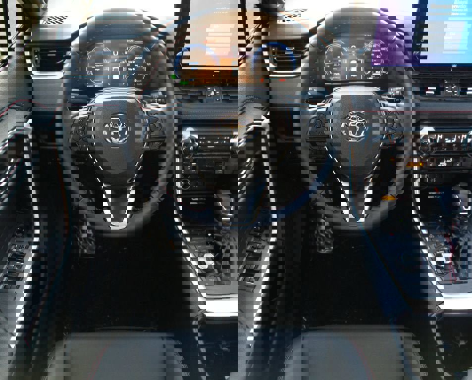 Used 2025 Toyota RAV4 XSE image 5