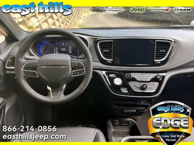 New 2027 Chrysler Pacifica Select w/ Family Tech Group AWD/4WD image 4