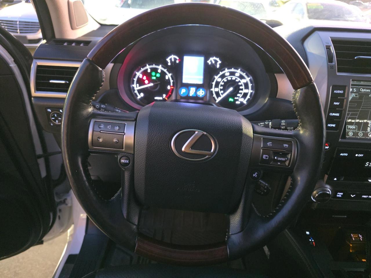 Used 2015 Lexus GX 460 Luxury image 14
