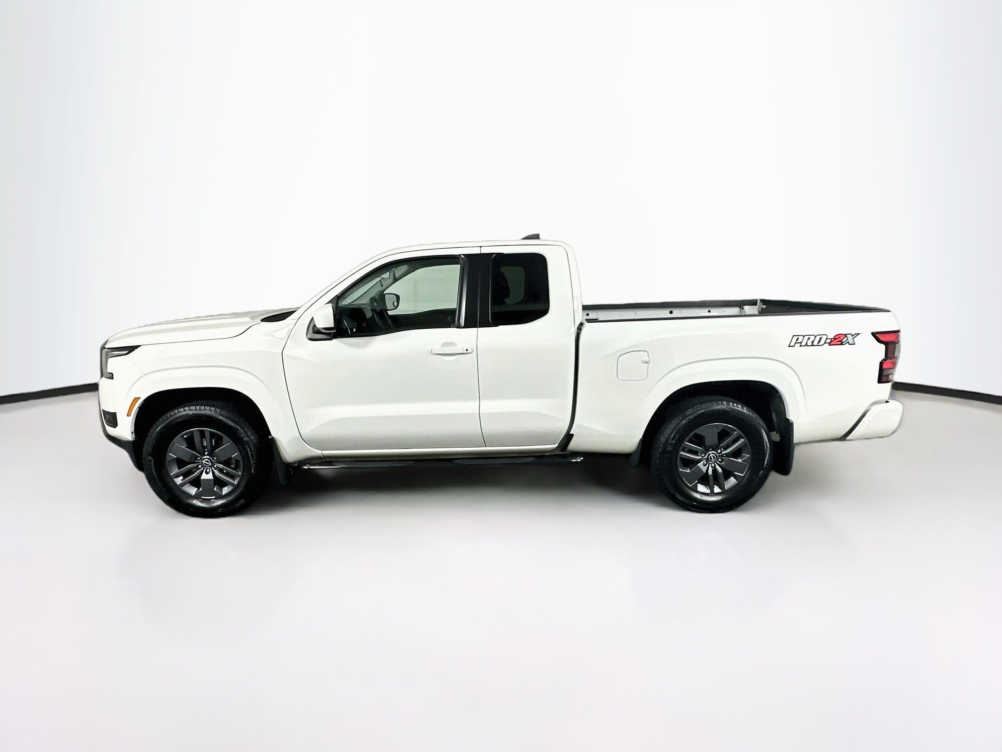 Used 2025 Nissan Frontier SV RWD image 4