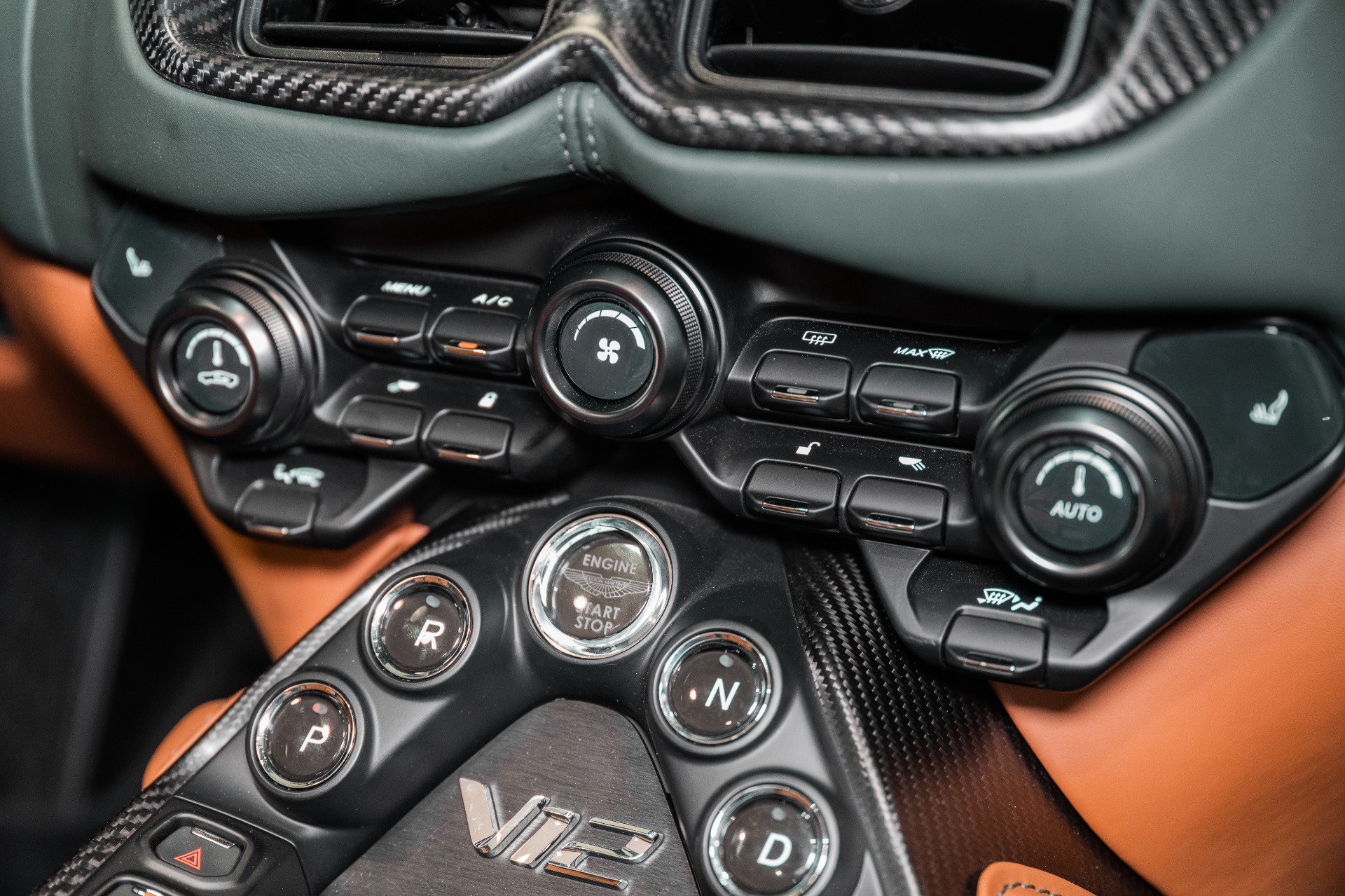 Used 2023 Aston Martin V12 Vantage Roadster RWD image 25