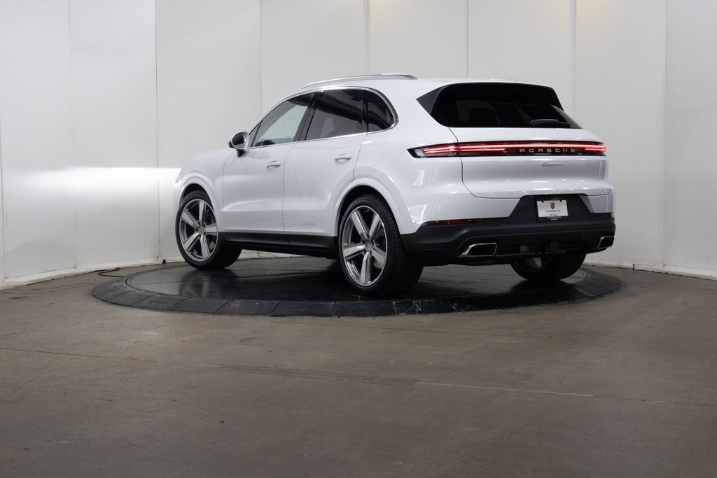 Used 2025 Porsche Cayenne image 3