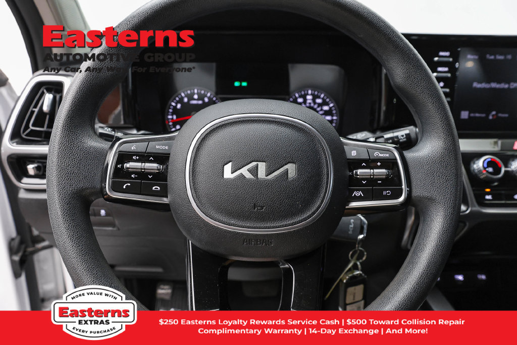 Used 2023 Kia Sorento LX FWD image 11