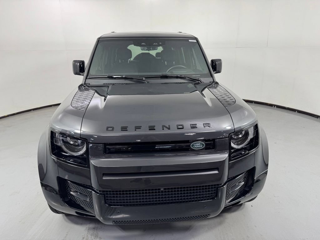 Used 2025 Land Rover Defender 130 V8 AWD/4WD image 2