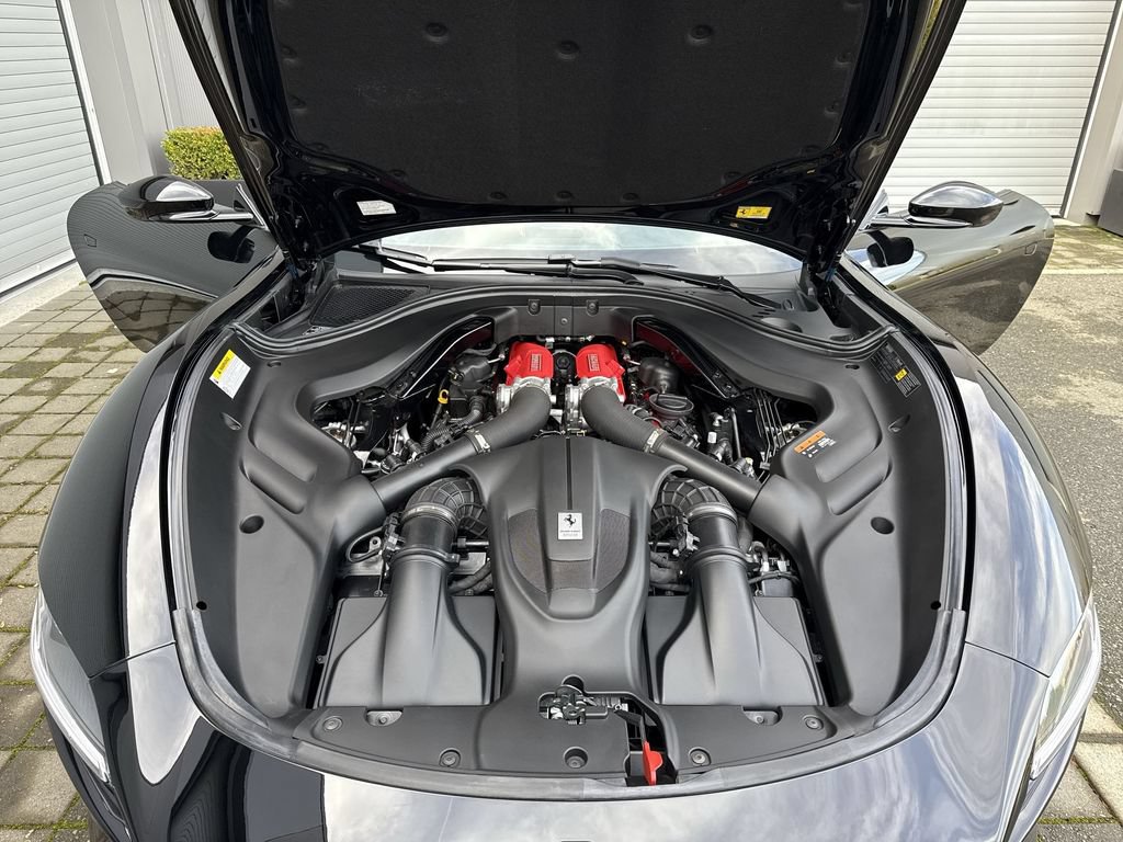 Certified 2024 Ferrari Roma Spider RWD image 25
