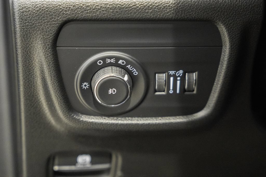 Certified 2023 Jeep Grand Cherokee L Limited AWD/4WD image 45
