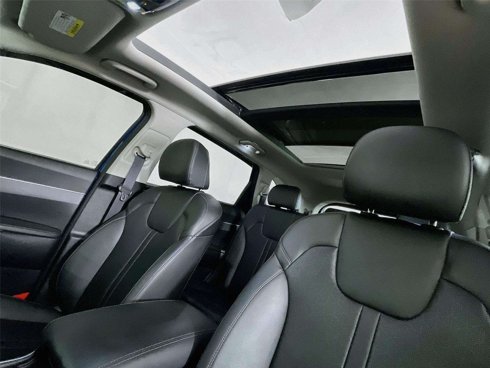 Used 2023 Kia Sorento S w/ Panoramic Sunroof Package FWD image 12