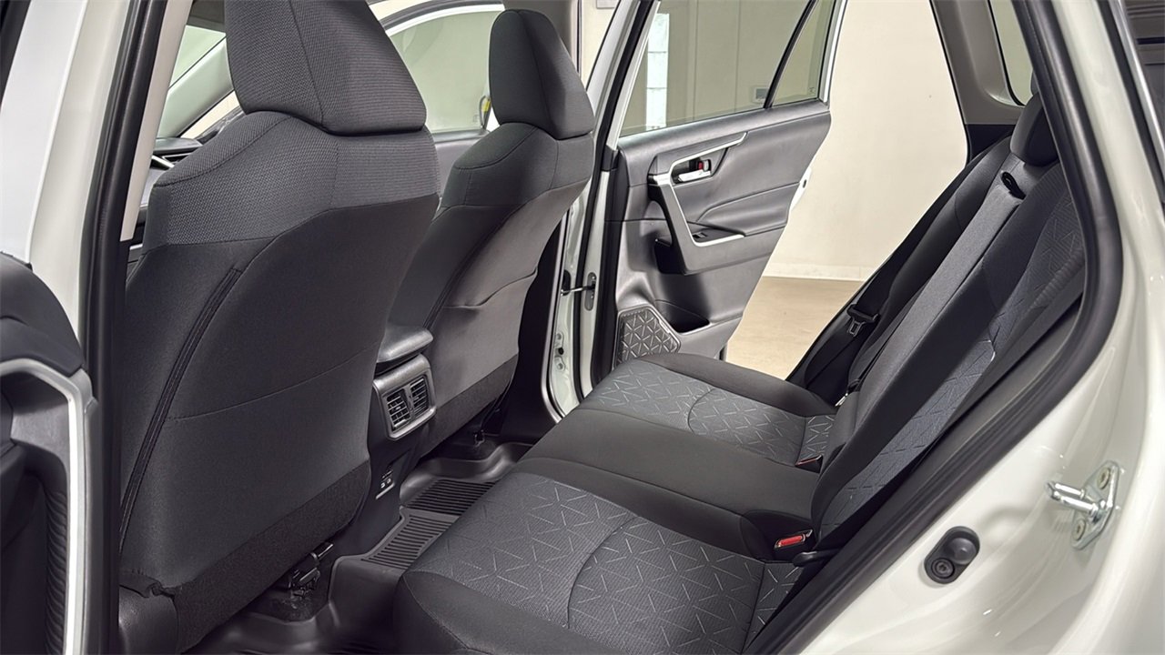 Used 2025 Toyota RAV4 XLE w/ Convenience Package image 15