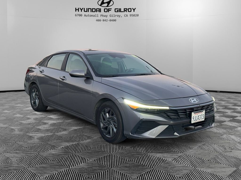Used 2024 Hyundai Elantra SEL image 3