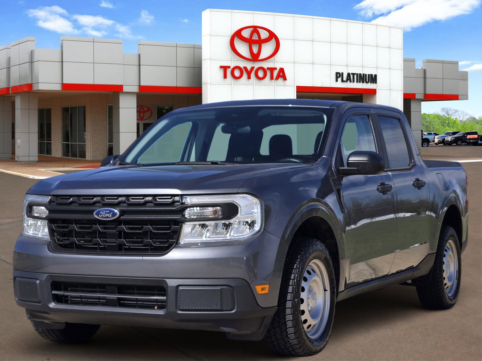 Used 2022 Ford Maverick XL image 2