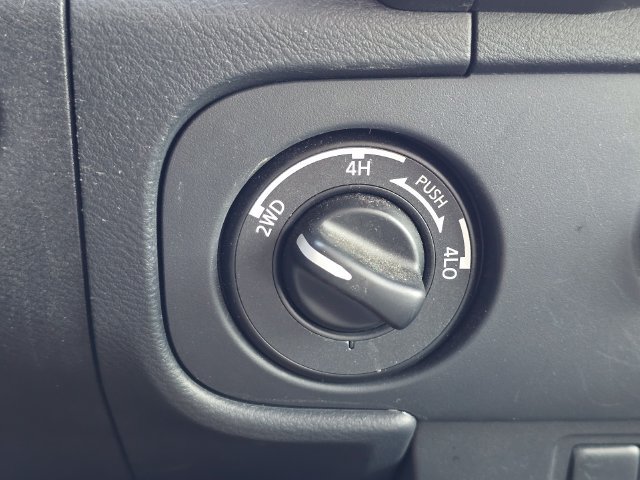Used 2025 Nissan Frontier SV AWD/4WD image 16