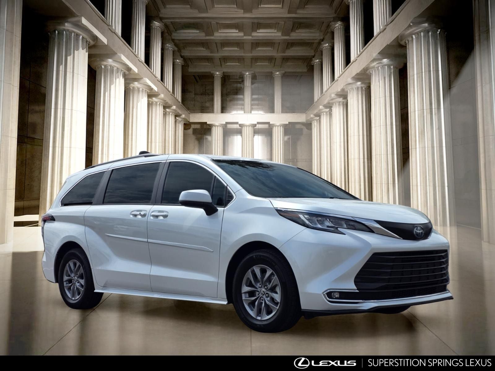 Used 2022 Toyota Sienna XLE FWD image 2