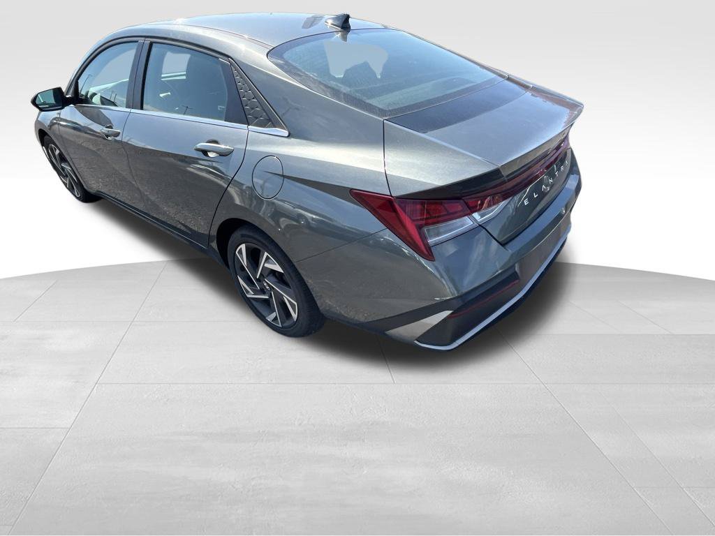 Used 2025 Hyundai Elantra SEL FWD image 24