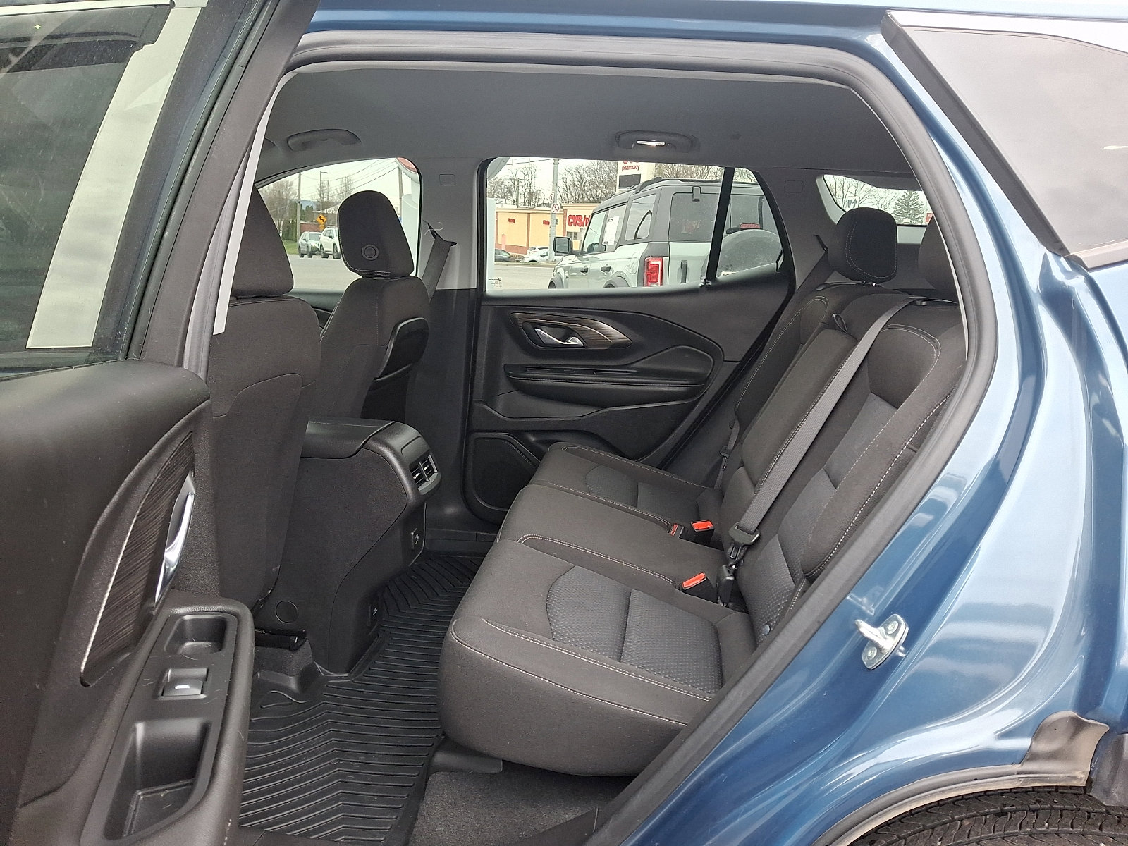 Used 2024 GMC Terrain SLE w/ Driver Convenience Package image 10