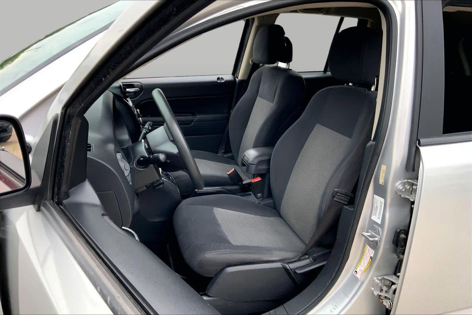 Used 2012 Jeep Compass Sport FWD image 7