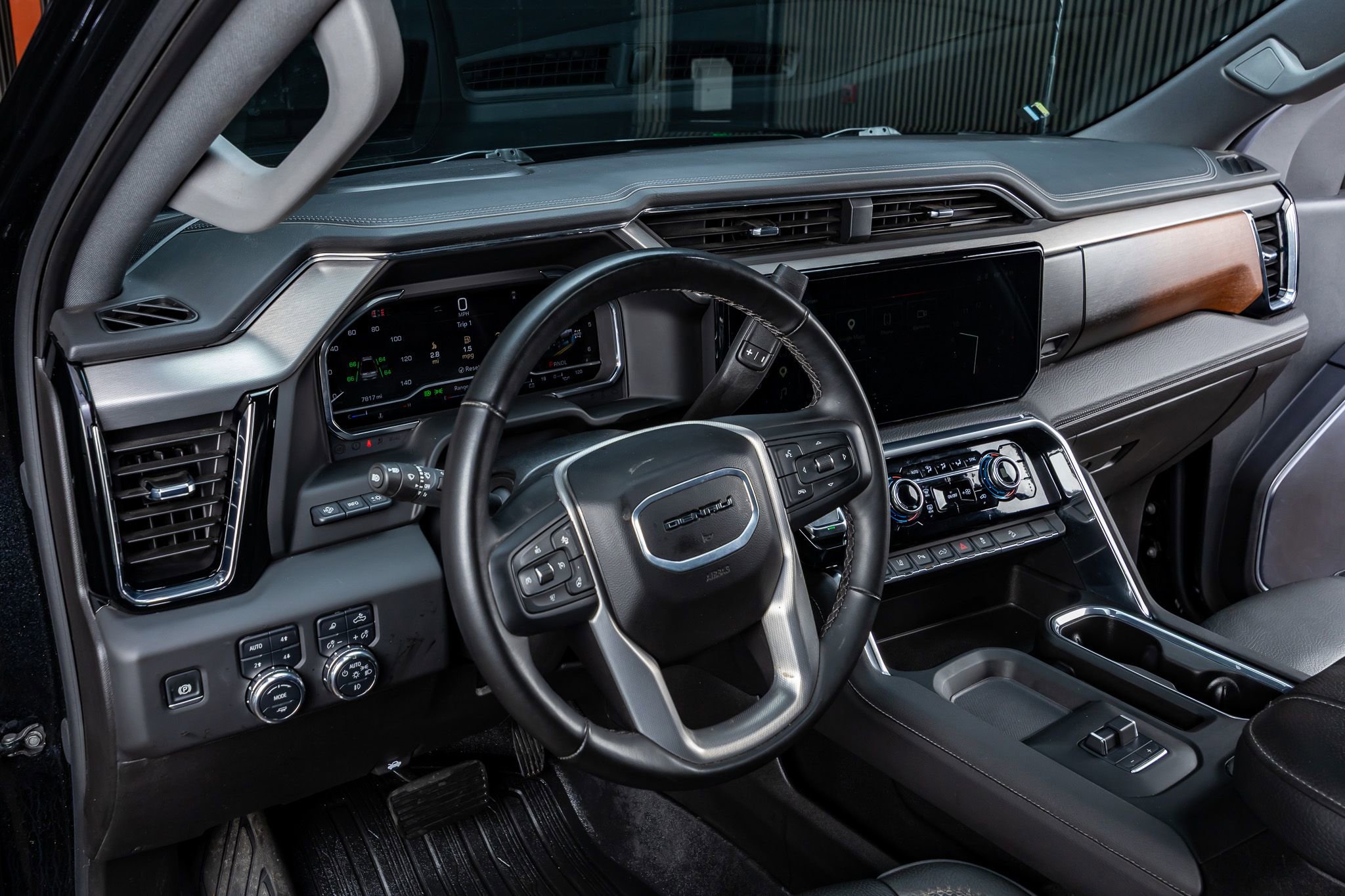 Used 2025 GMC Sierra 2500 Denali w/ Denali Reserve Package image 17