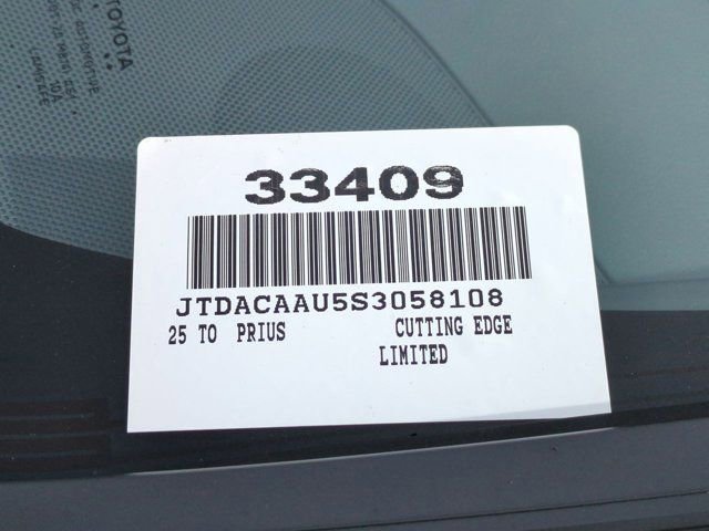 Used 2025 Toyota Prius Limited w/ Limited Premium Package image 18