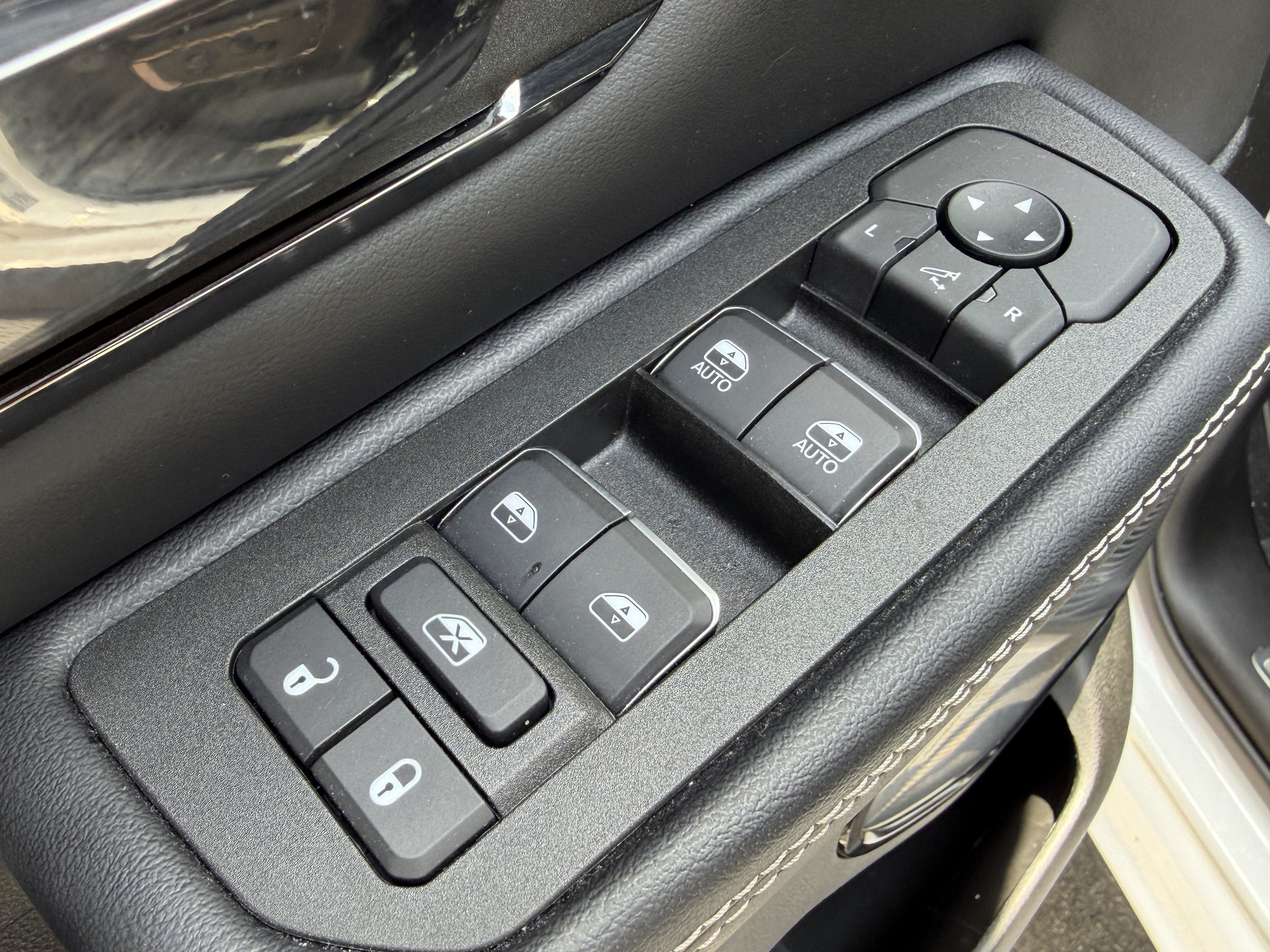 Used 2025 RAM 1500 Limited w/ Off Road Group AWD/4WD image 14