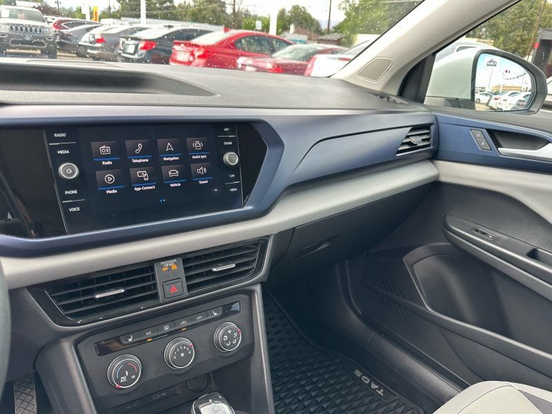 Used 2022 Volkswagen Taos SE w/ Panoramic Sunroof Package AWD/4WD image 29