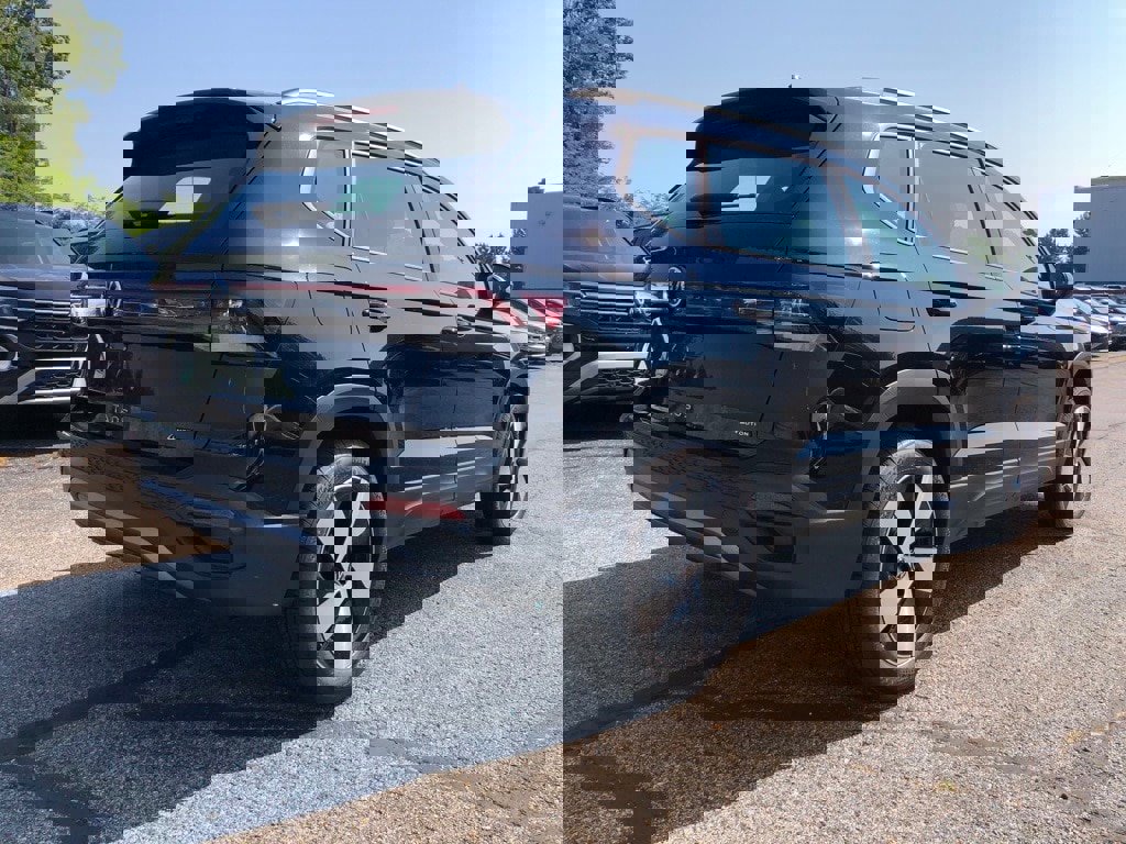 New 2025 Volkswagen Taos S image 6