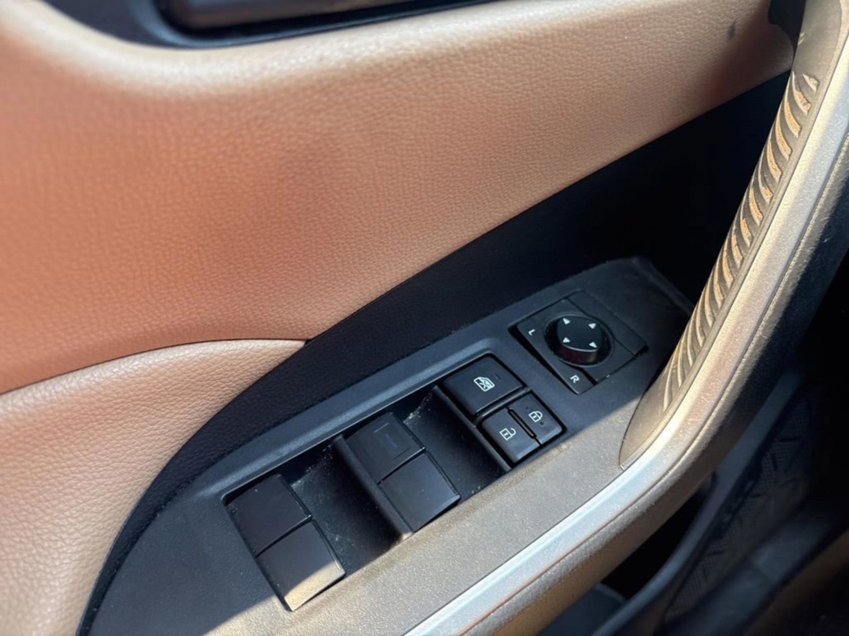 Used 2019 Toyota RAV4 LE FWD image 22