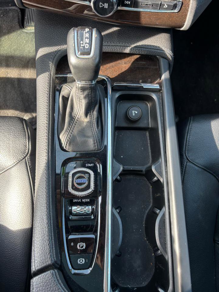 Used 2016 Volvo XC90 T6 Momentum w/ Momentum Plus Package image 10