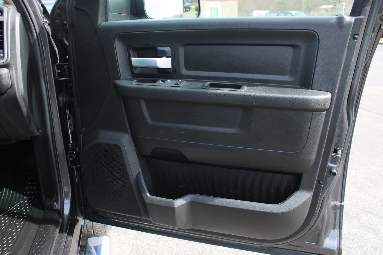 Used 2019 RAM 3500 Tradesman w/ Chrome Appearance Group image 46