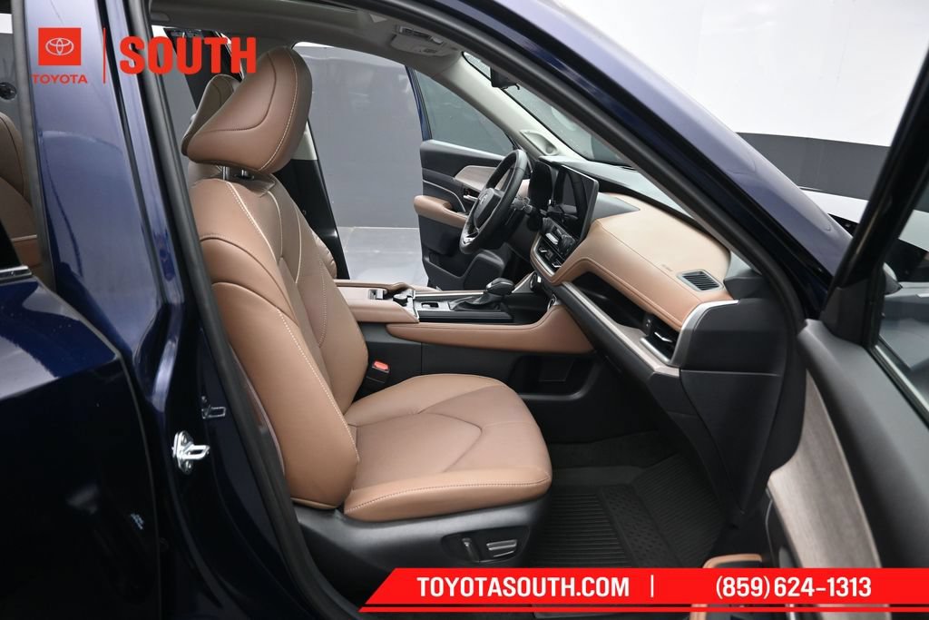 Certified 2025 Toyota Grand Highlander AWD image 36