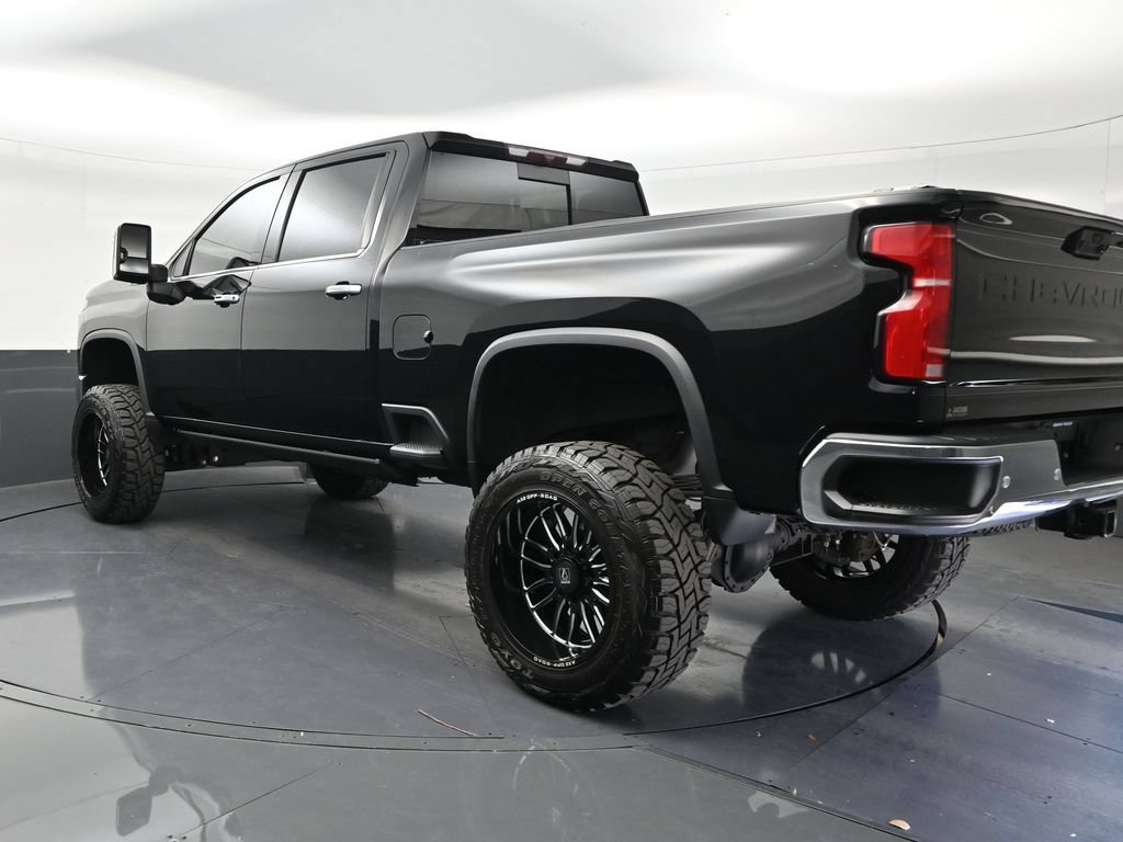 Used 2024 Chevrolet Silverado 2500 LTZ w/ LTZ Plus Package AWD/4WD image 3