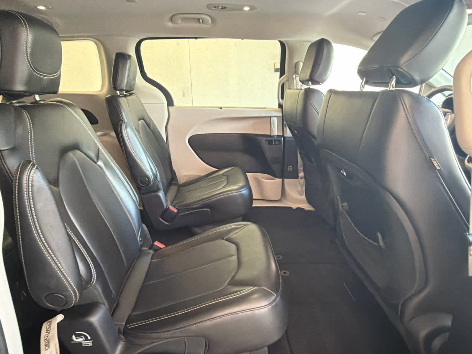 Used 2023 Chrysler Pacifica Touring-L FWD image 34