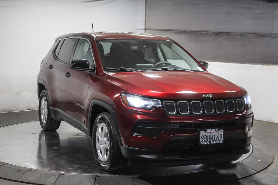 Used 2022 Jeep Compass Sport FWD image 3