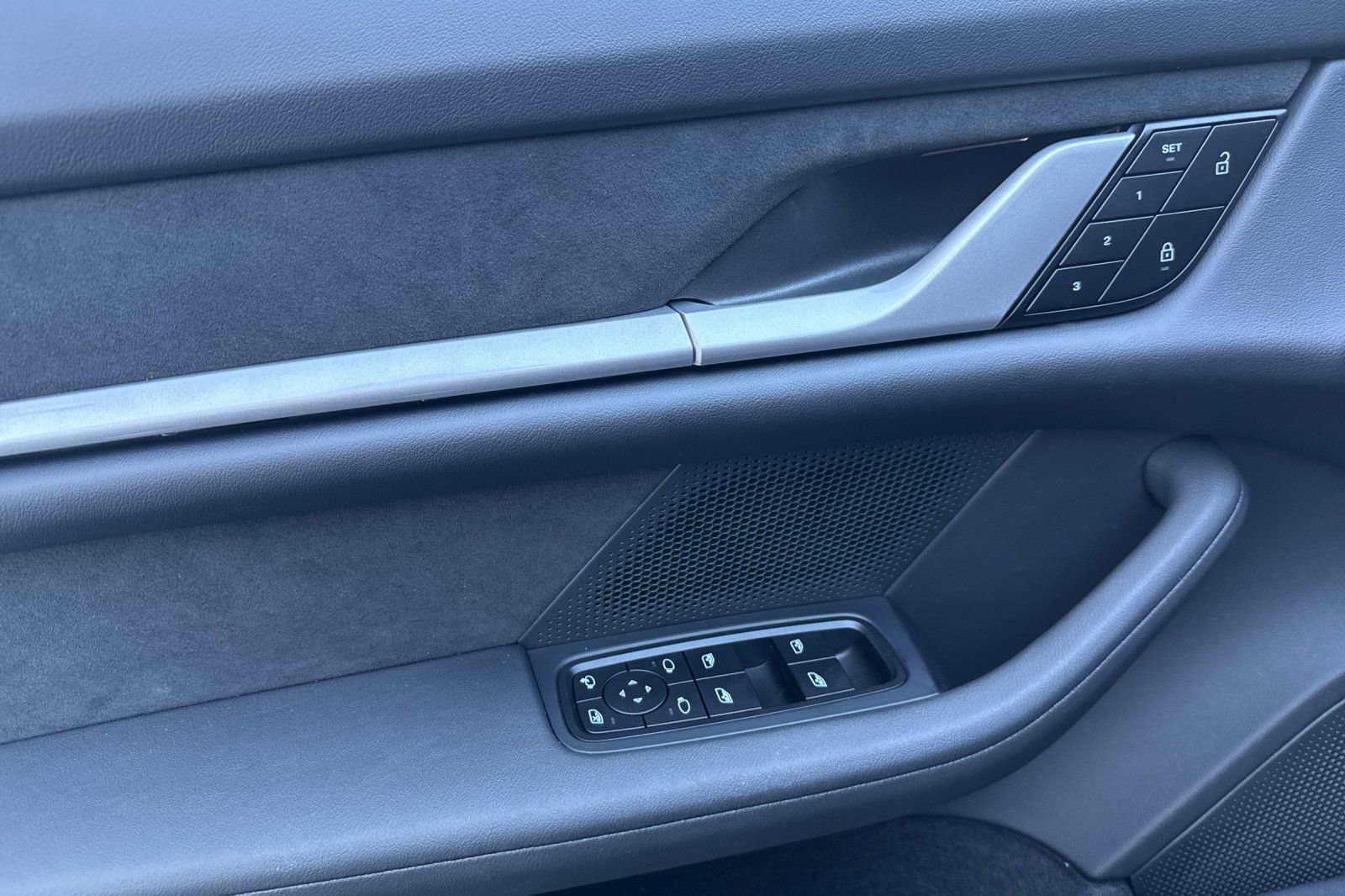 New 2025 Porsche Taycan Turbo GT image 12