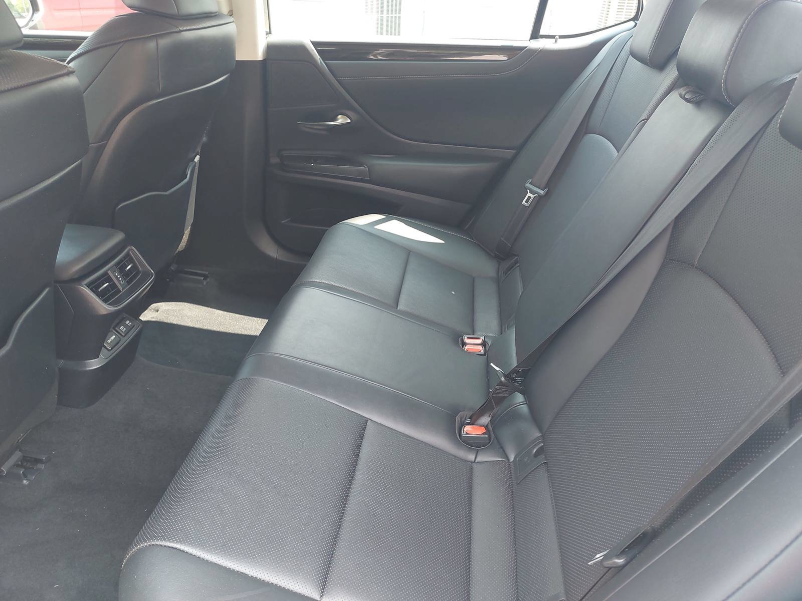 Used 2019 Lexus ES 300h w/ Premium Package FWD image 16