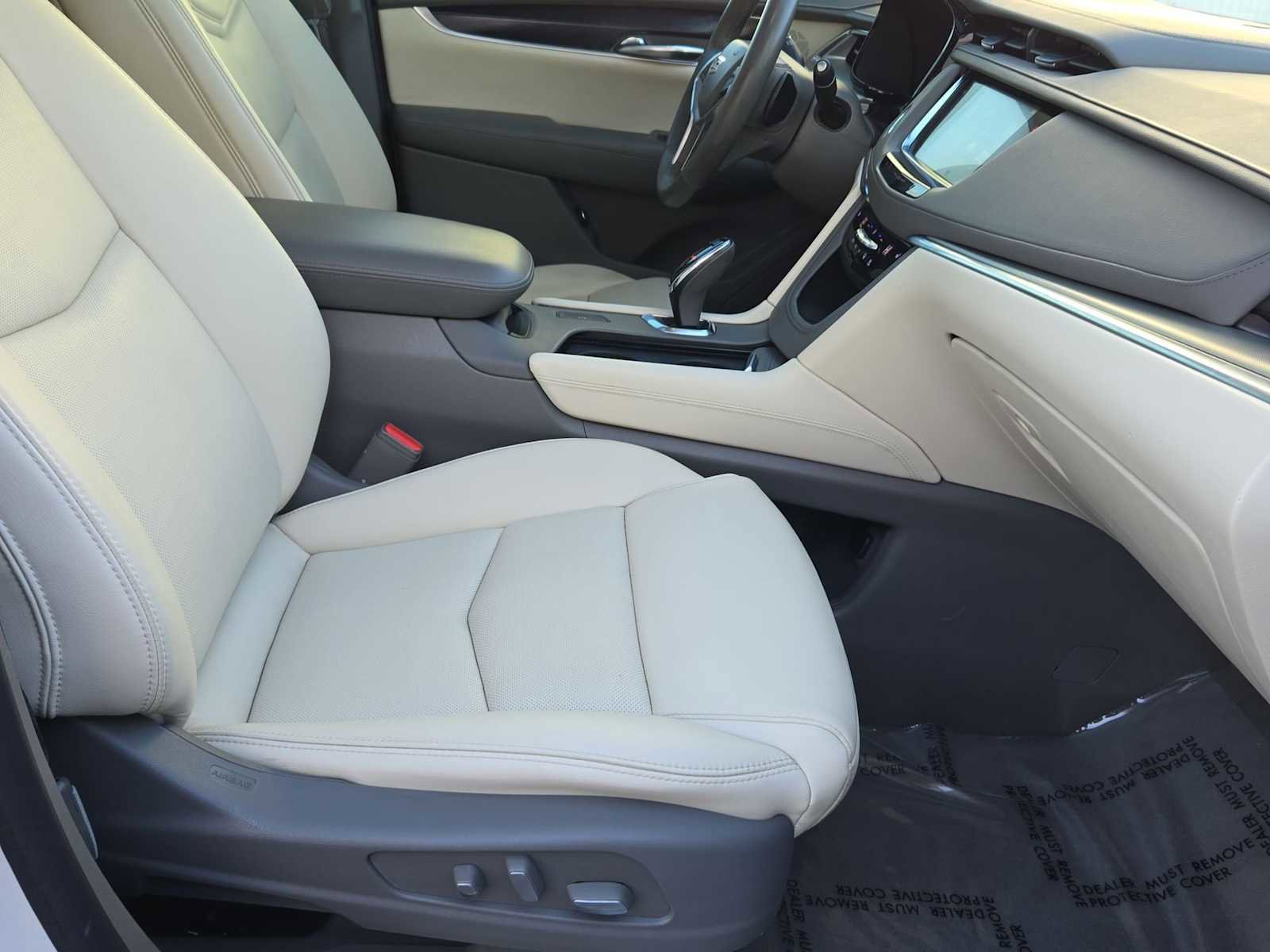 Used 2018 Cadillac XT5 Luxury w/ Driver Awareness Package image 15